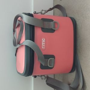 Rtic soft sided 12 can cooler